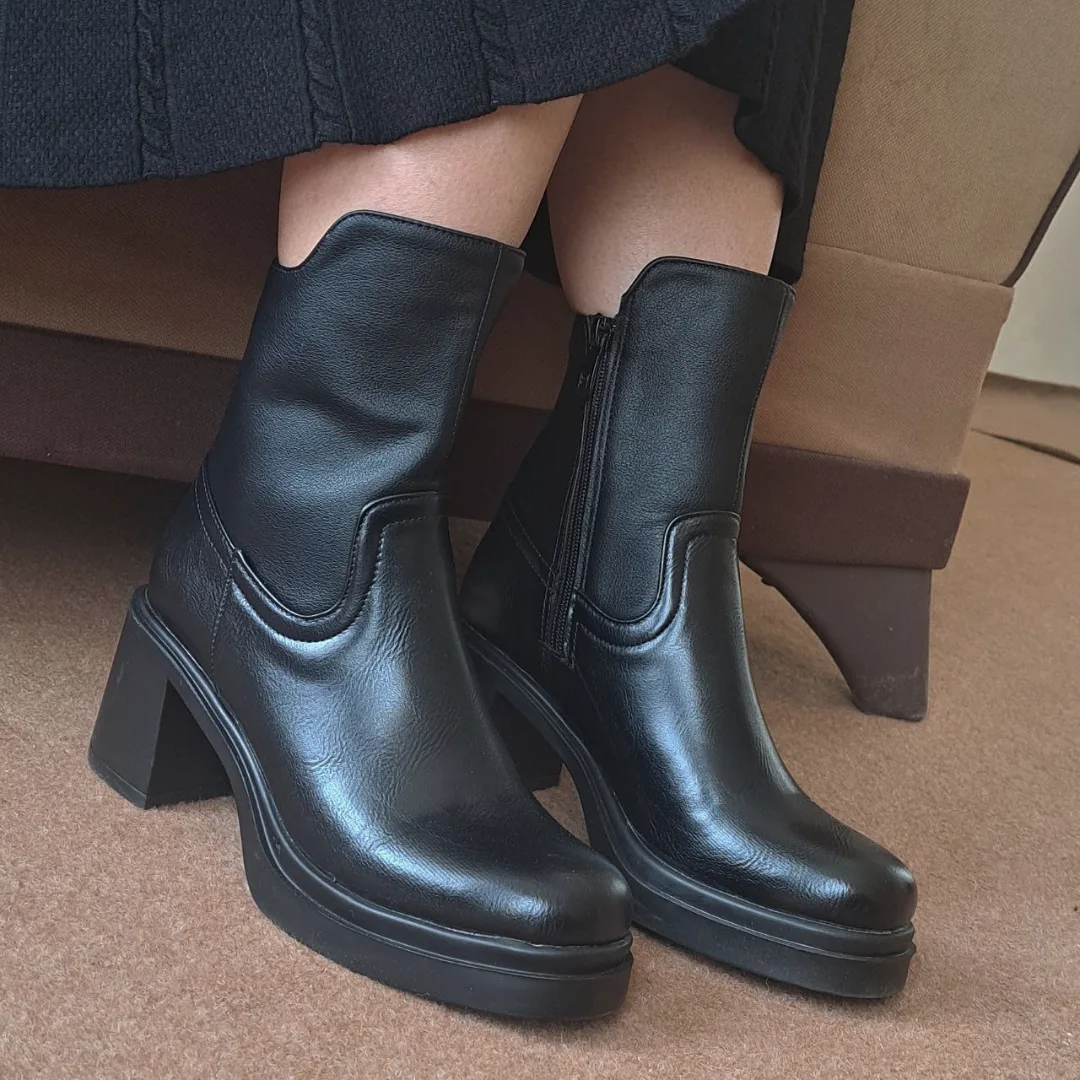 نیم بوت ریزه لوفری. پاشنه ۷ سانت.رنگ مشکی کیف برند آلفا